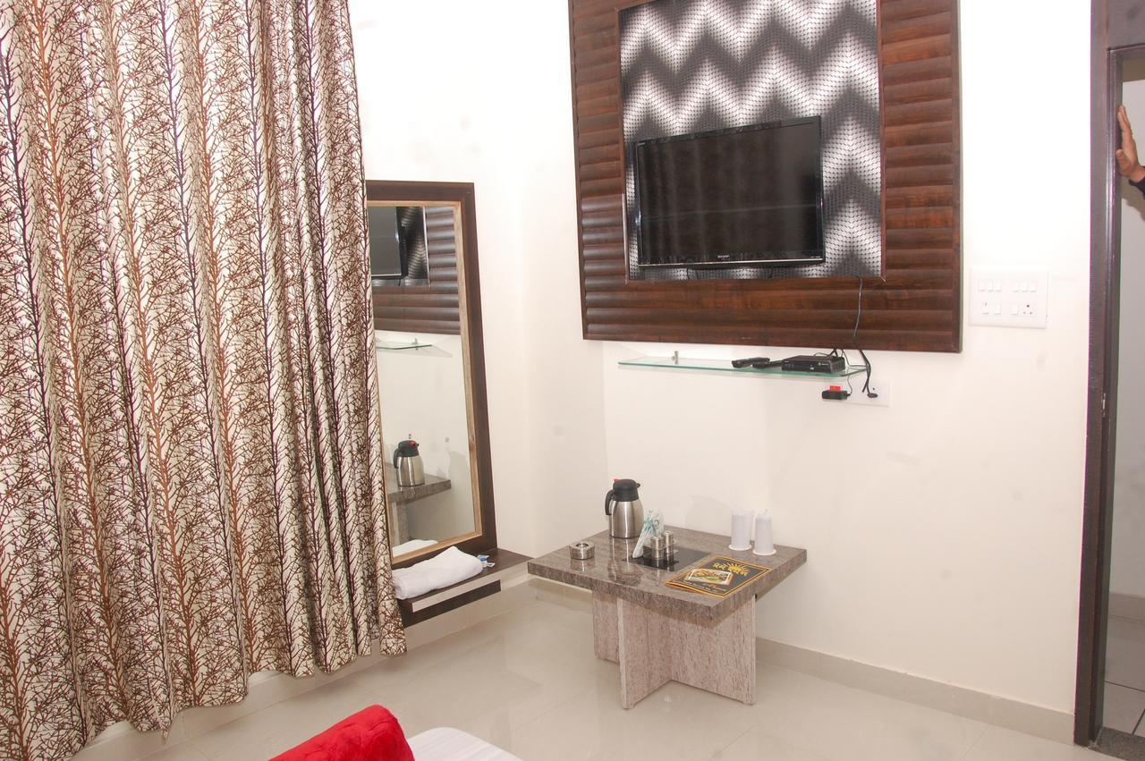 Hotel Prem Bandhan Hisar Ngoại thất bức ảnh